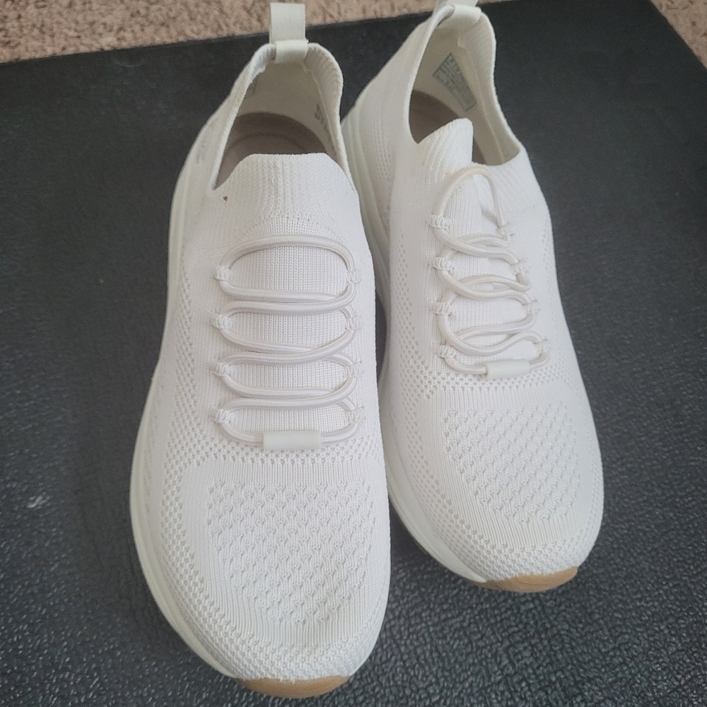 SOLD Sz 8 Womens off White Slip on Sketchers
